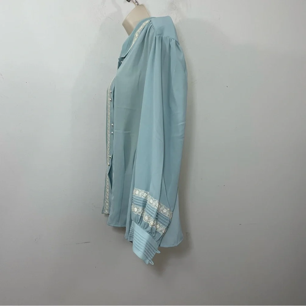 Vintage Chaus woman lace sheer blouse size Xl pale blue cream Pearl buttons - Picture 3 of 8